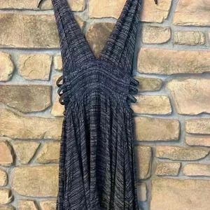 Illa Illa Women's Short Sexy Side Cut Out Peep Rayon Dress size small Cute!